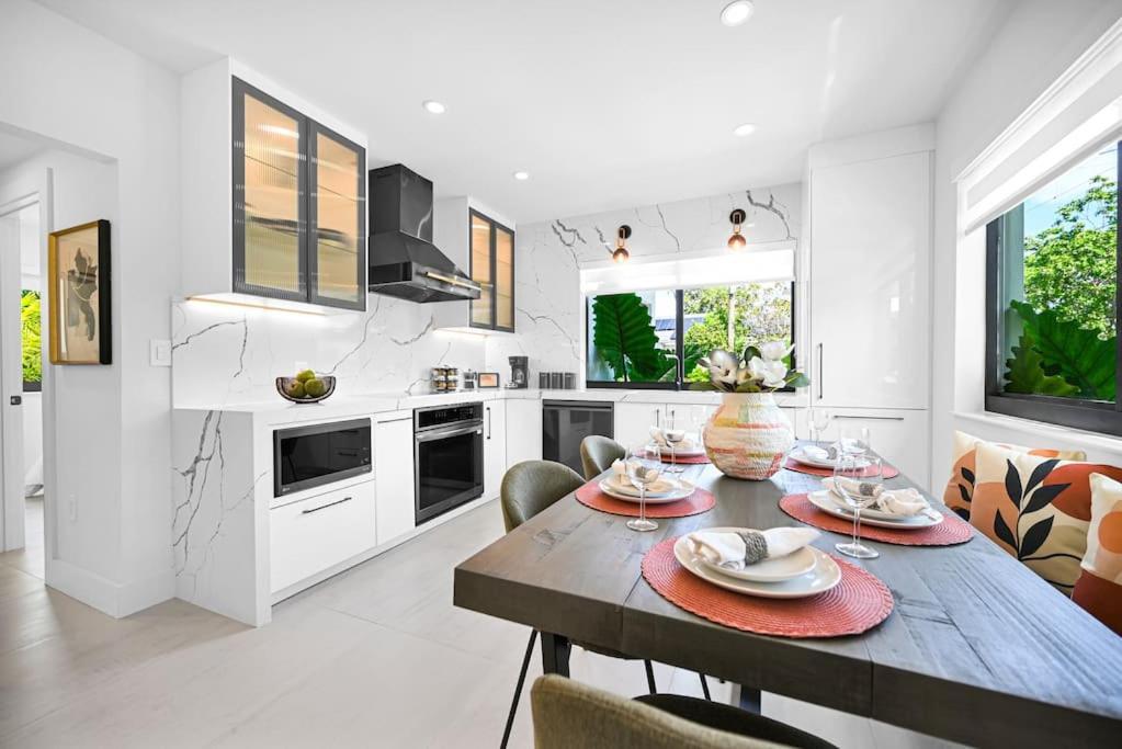 Modern Private Oasis By Design District & Wynwood Apartment *